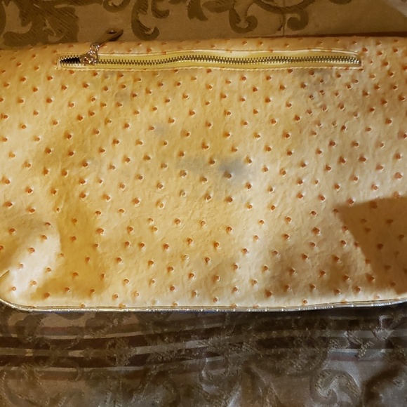 Clutch - Picture 2 of 3